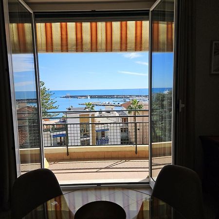 Appartamento La Baia Nel Porto Sanremo Esterno foto